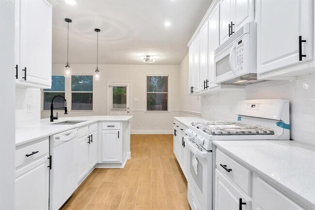 Building Photo - 131 Gallery Cove Ct