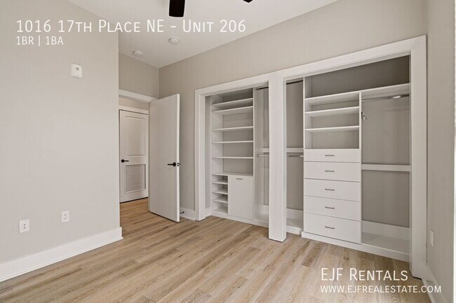 Building Photo - 1016 17th Pl NE