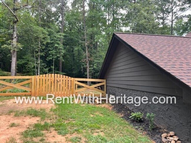 Building Photo - Charming Rustic Cabin Home on 2 Acres / Na...
