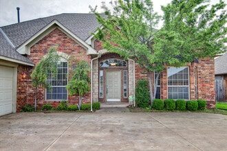 Building Photo - Spacious 3 bedroom/ Study -2264 sq ft.- Ed...