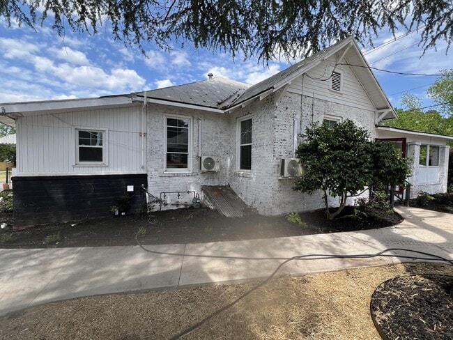 Building Photo - 214 W Buena Vista Ave