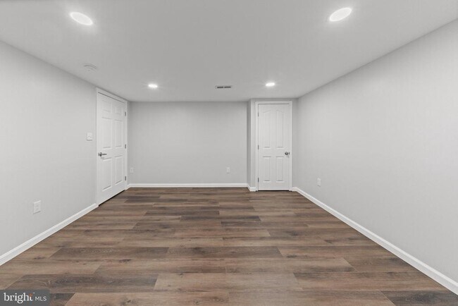 Building Photo - 5922 Cedonia Ave