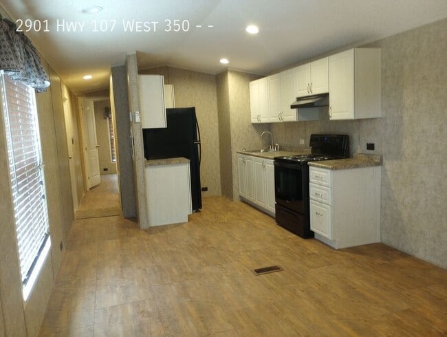 Building Photo - 2 bed 1 bath available!