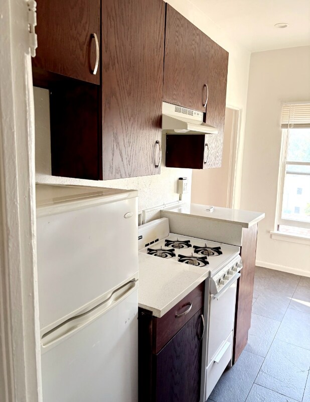 Building Photo - 1845 N Gramercy Pl