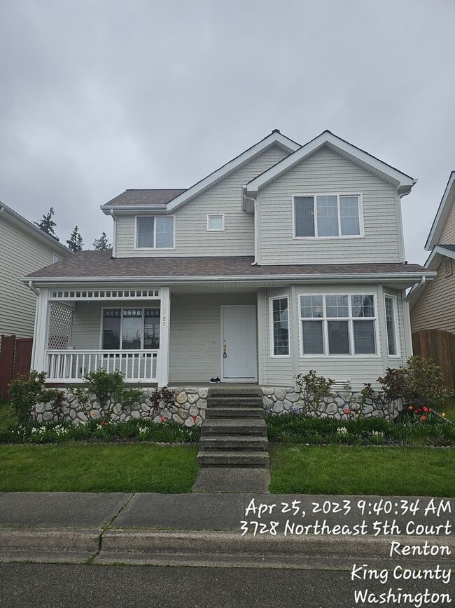 Building Photo - Renton highlands 2 story home for rent, 3 bedroom 2.5 bath with 2 car garage, Avail April 15th!