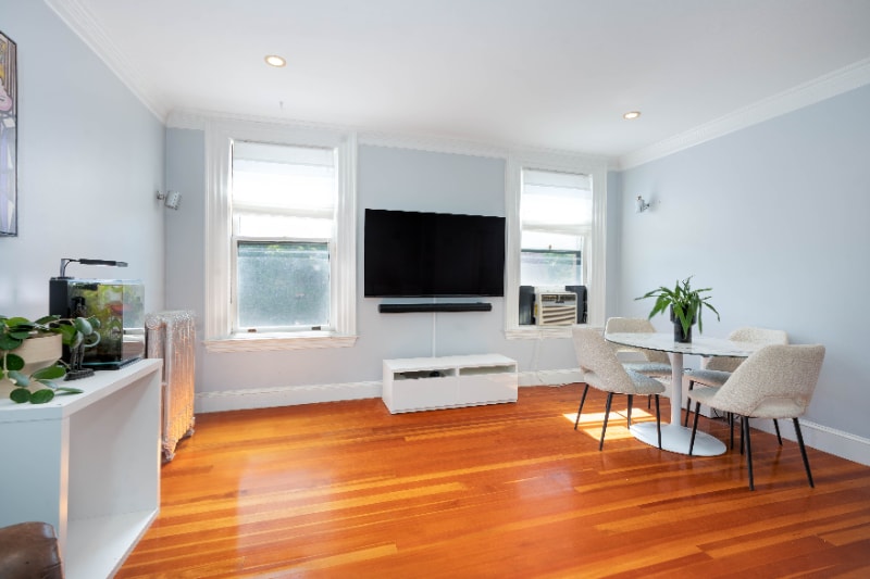 Building Photo - 1064 Beacon St