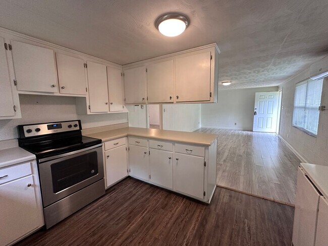 Building Photo - For Rent – $1,100/month | 2 Bed | 1 Bath