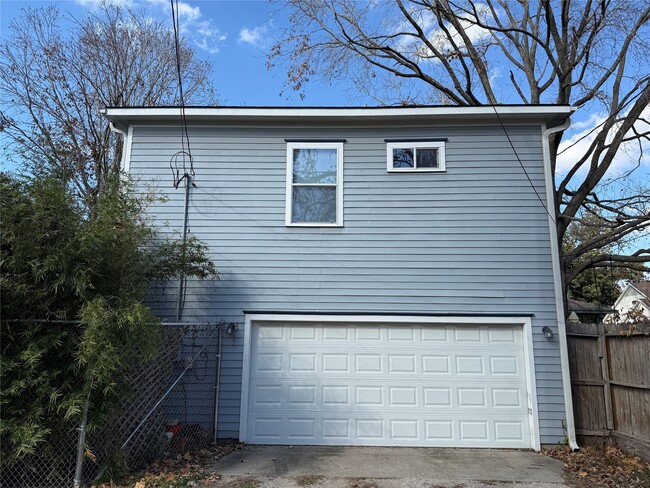 Building Photo - 334 W 22nd St