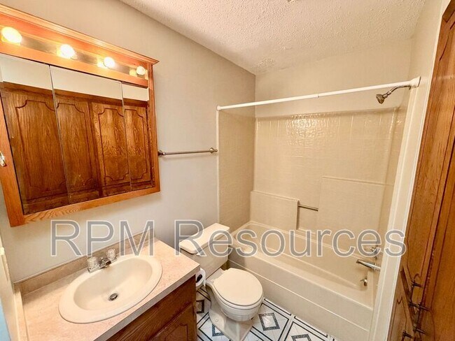 Building Photo - 105 N Eastgate Dr