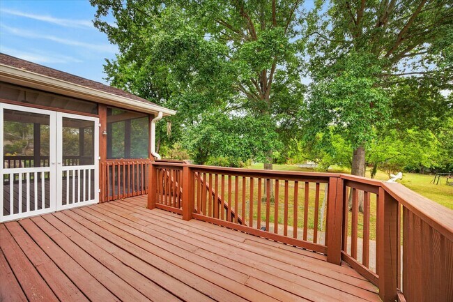 Building Photo - 717 Goodpasture Terrace