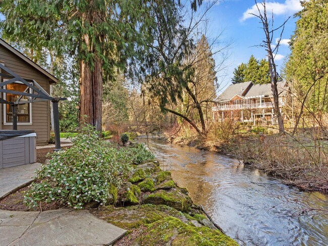 Building Photo - 4207 SE Aldercrest Rd