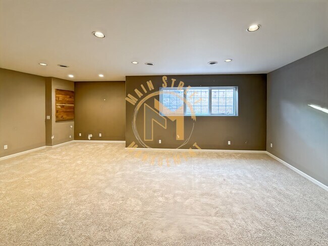 Building Photo - Executive Duplex: 3 Bed 3.5 Bath w/ 2 Stall Heated Garage