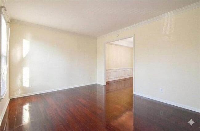 Building Photo - 1104 Sadlers Close