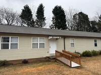 Building Photo - Two Bedroom Apartment in Newton