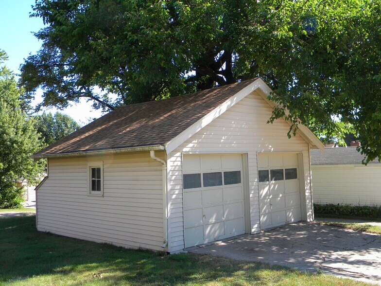 Garage - 1220 20th St