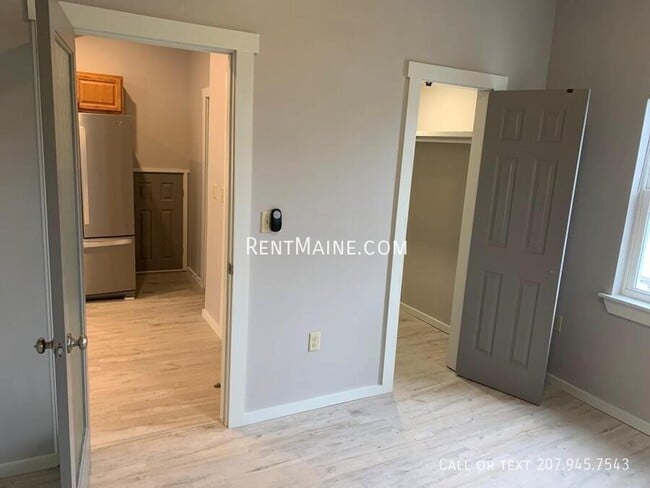 Building Photo - 38 Railroad St