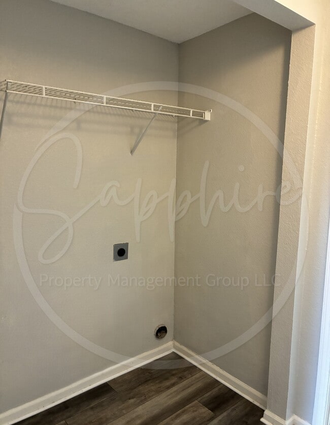 Building Photo - 5623 N Northwood Terrace