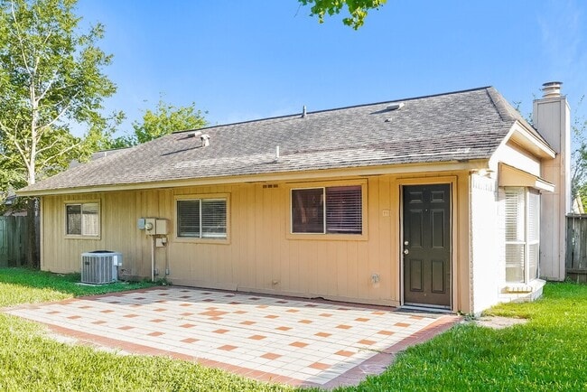 Building Photo - 10018 Spotted Horse Dr
