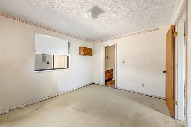 Building Photo - Home with Mountain Views!