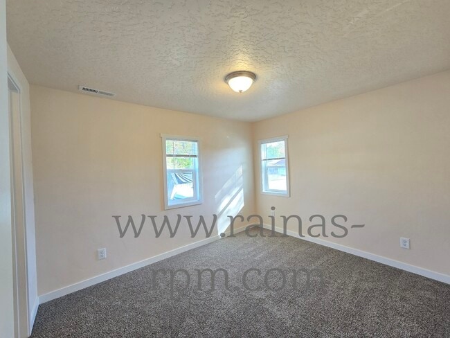 Building Photo - 502 E 40th St