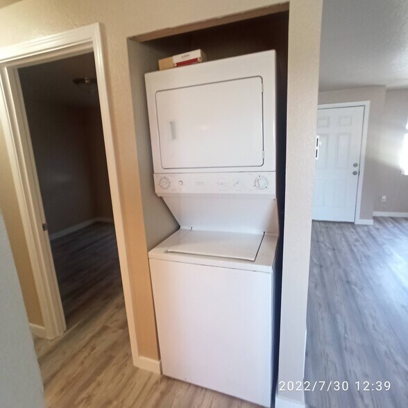 Laundry - Washer Dryer Unit - 7605 Ridgewood Dr