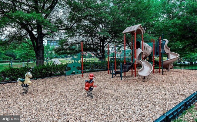 Building Photo - 1111 Arlington Blvd