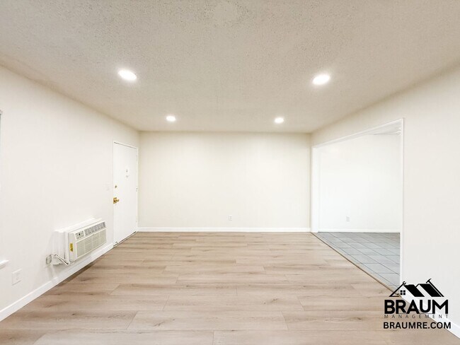 Building Photo - 5131 Buffalo Ave