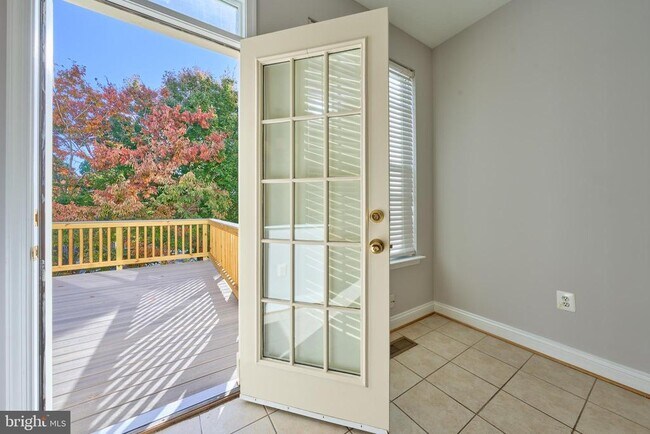 Building Photo - 685 Springhouse Square SE