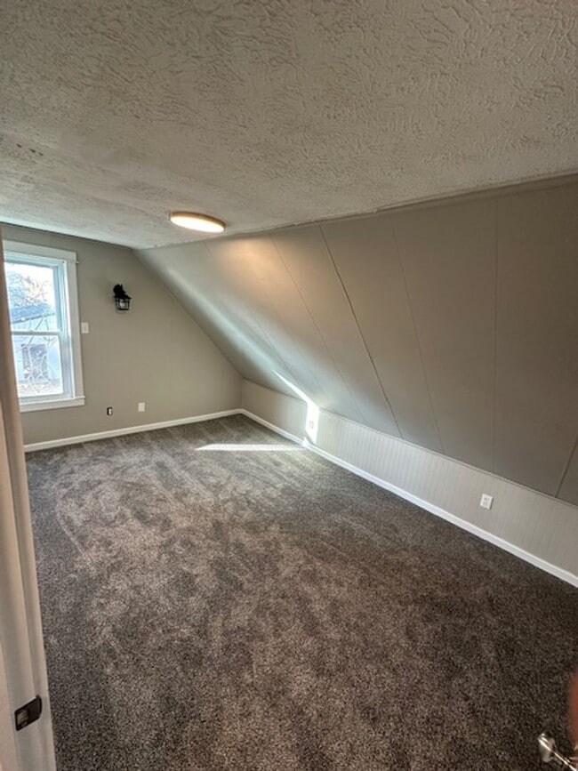 Building Photo - Spacious & Fully Renovated 3-Bedroom Home Near Downtown Hartville, OH