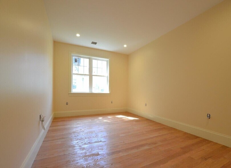 Building Photo - 3 Griggs Pl