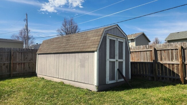 Building Photo - 3BR, 2.5BTH, 2CAR ATT GAR, Privacy Fenced Yard - In Washburn Rural Schools!