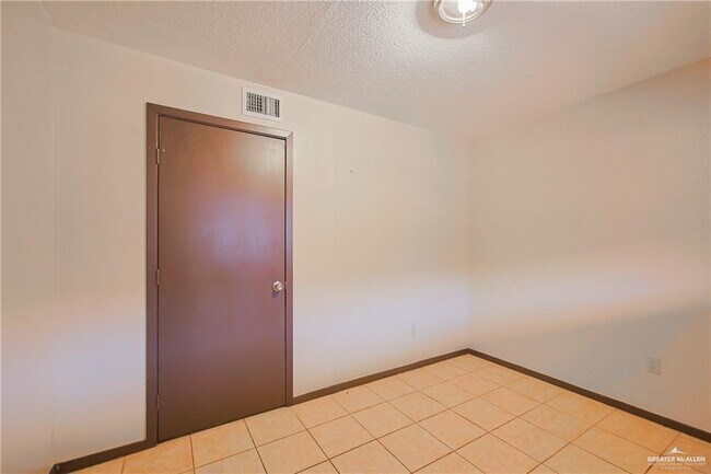 Building Photo - 1521 W Nolana Ave