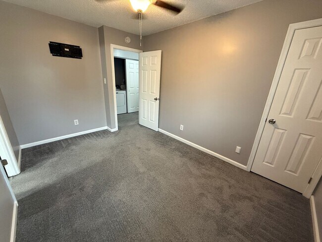 Building Photo - 906 Seabreeze Ct