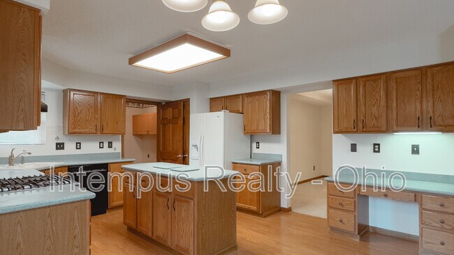 Building Photo - 370 Glenside Ln
