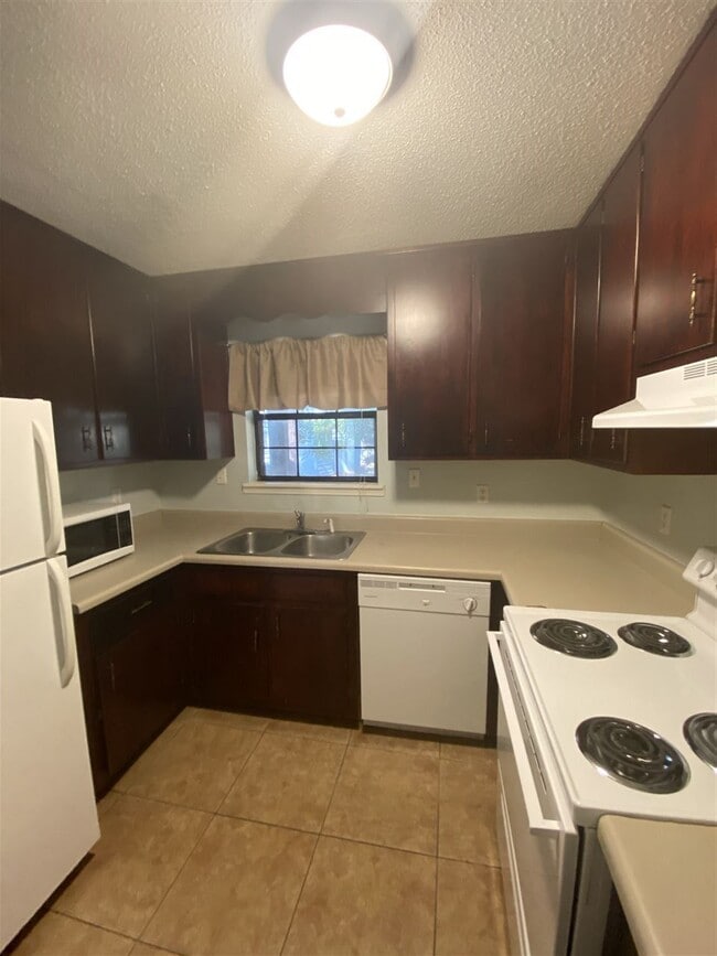 Building Photo - 3701 Donovan Dr