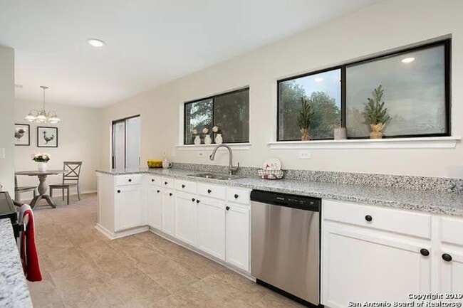Building Photo - 13130 Regency Bend