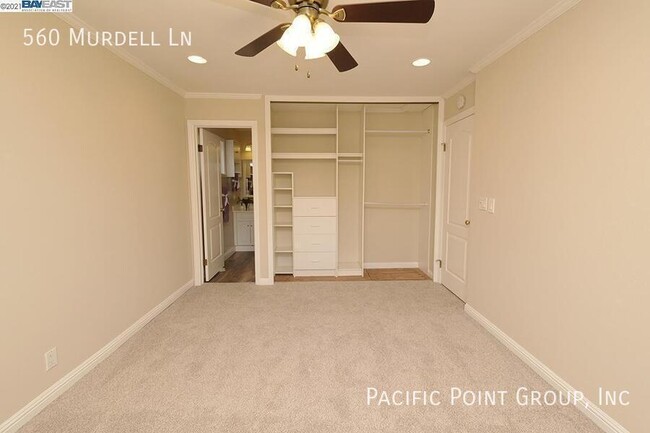 Building Photo - 560 Murdell Ln