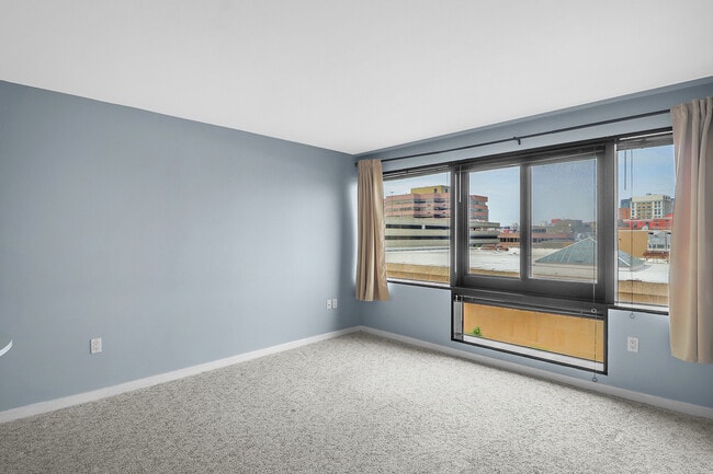 Building Photo - 127 Greyrock Pl