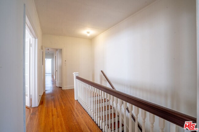 Building Photo - 162 S Berendo St