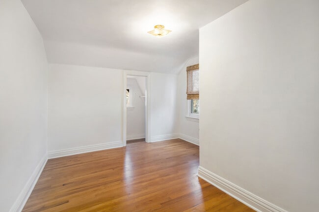Building Photo - 5 Wenonah Dr