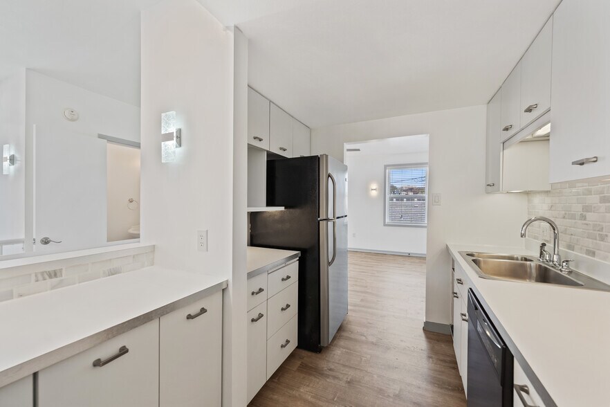 Kitchen - 2500 Sarah St
