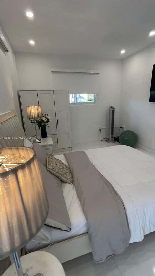 Building Photo - 8000 SW 19th St