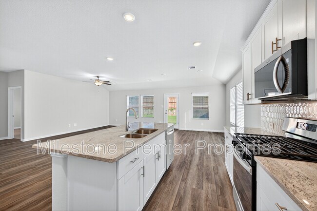 Building Photo - 2121 Gustavus Dr