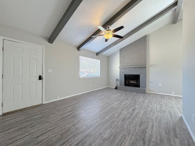 Building Photo - 1809 Agua Dulce St