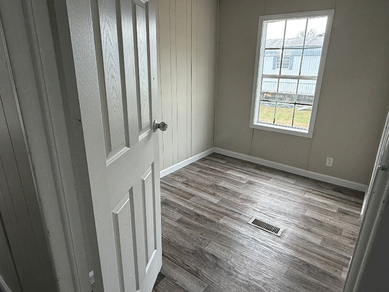 Building Photo - 80 Redwood Ln