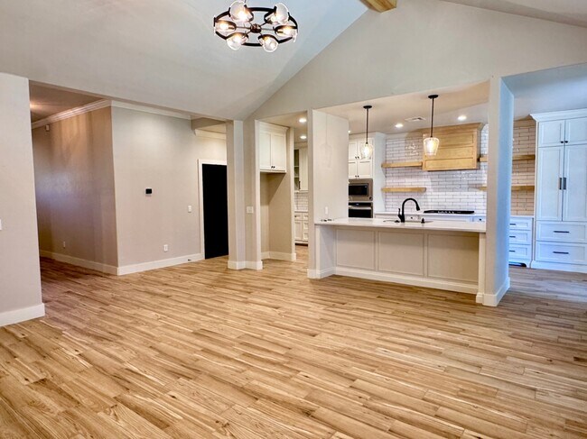 Building Photo - 1308 Lemon Ranch Rd