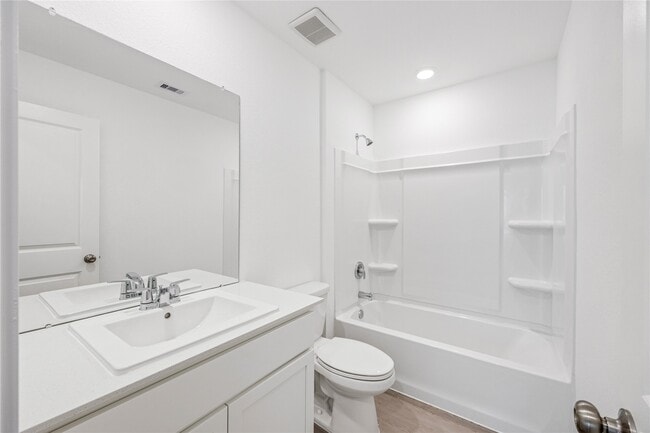 Building Photo - 915 Songbird Ln