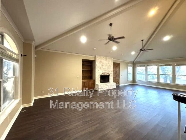 Building Photo - 7 Monarch Oaks Ln