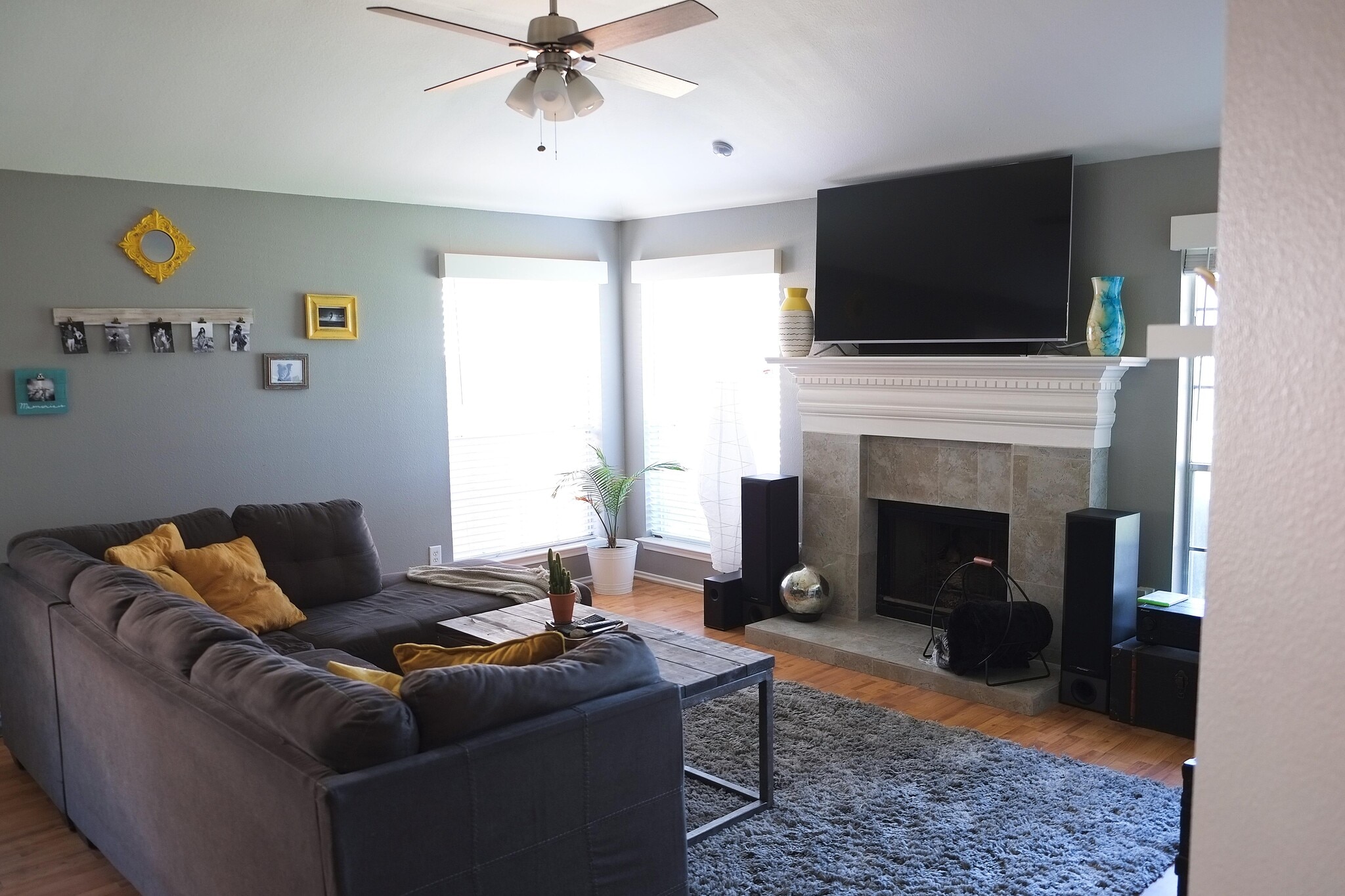 Family room - 4622 Forest Home Dr