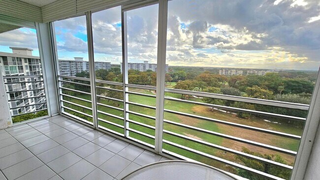 Primary Photo - 575 Oaks Ln